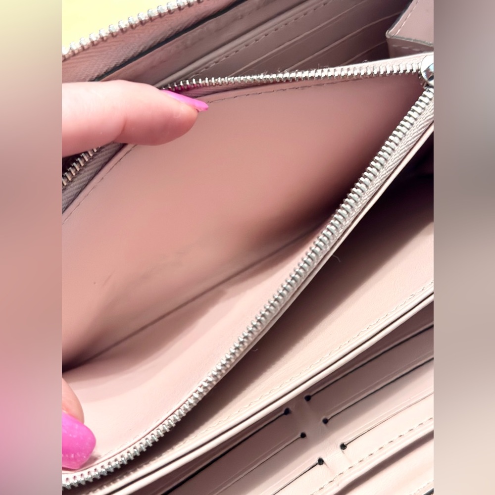 Louis Vuitton Lilac Mahina Zippy Wallet - Picture 10 of 10